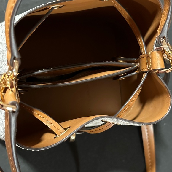 Michael Kors Mercer Gallery XS Convertible Bucket MK - Picture 5 of 11